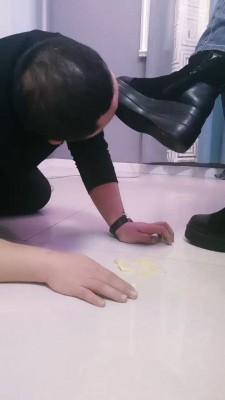 【吴迪】素人短靴脚踩喂食 bf22717