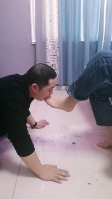 【吴迪】素人短靴脚踩喂食 bf22717