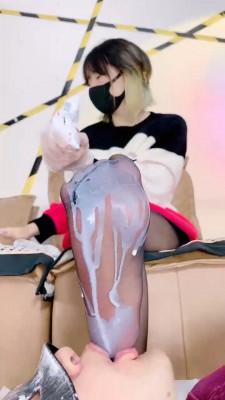 【美离子】近距离牛奶黑丝喂食狗 bf22561