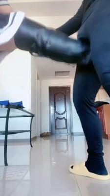 【佳琪女王】学生朱长靴踢裆训狗舔脚 bf22570