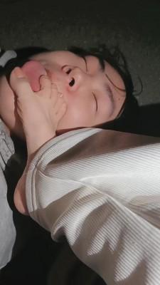 【奶味小仙女】电影院舔鞋舔脚调 bf22552