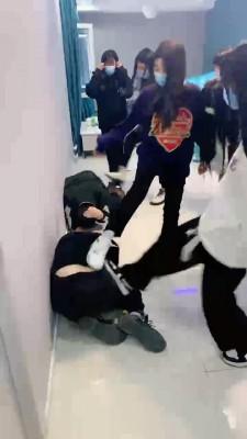 【精神小妹】大型室内暴力专场 bf22535