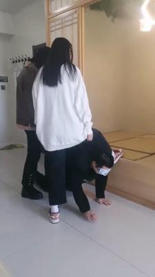 【吴迪】双素人姐妹调教骑马/踩踏/闻舔脚 bf22524