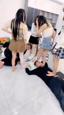 【狗哥】精彩-4素人S群调群虐兄弟狗 bf22401