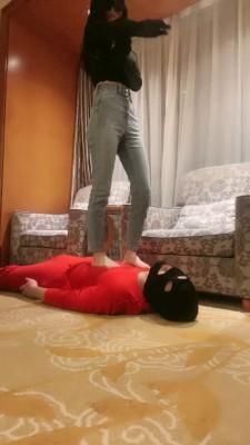 【kiki】御姐高跟裸足踩旺仔 bf22392