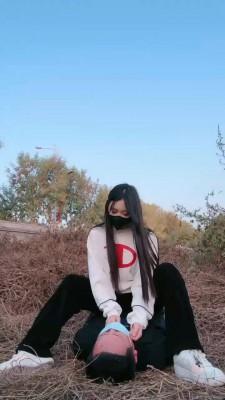 【猫神大人】野外抓住偷拍狗调【双视角版】 bf20354