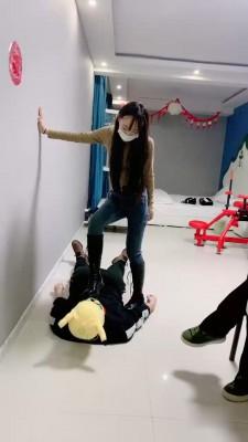 【精神小妹】双S素人踩/踹/打 bf22367