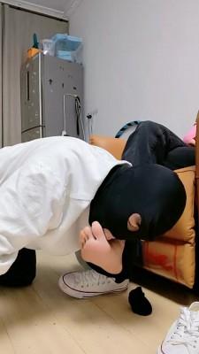 【暴力美学】帆布鞋裸足踩踏喂食 bf22346