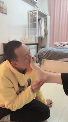 【贝儿】逛街后臭脚蹂躏 bf22241