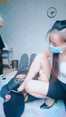 【艾琳】和姐妹惩罚偷鞋贼 bf22236