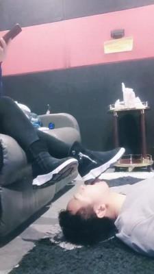 【敏敏郡主】电影院舔素人脏鞋【双视角版】 bf22171