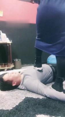 【敏敏郡主】电影院舔素人脏鞋【双视角版】 bf22171