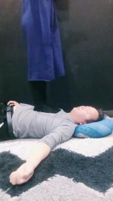 【敏敏郡主】电影院舔素人脏鞋【双视角版】 bf22171