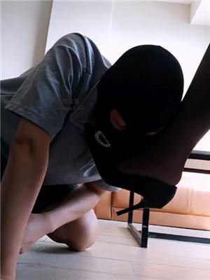 【桃桃樱】电竞女神-黑丝高跟桌底踩虐 JS240814-12