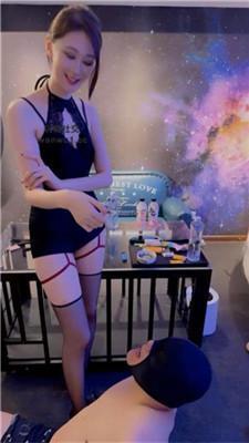 【艾琳】吊绑-高跟重度踢裆/耳光虐乳/闻臭鞋【完整版】 bf43665