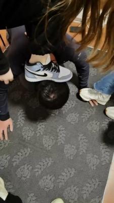 【文文文】舔素人小姐姐的脏鞋 bf22134