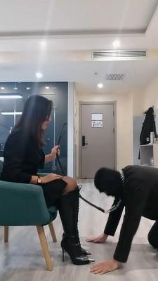 【冷御女王】长靴S辱脚下贱奴才 bf22095