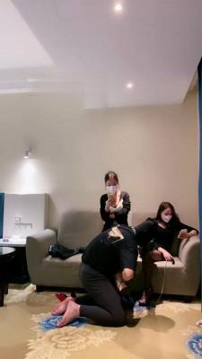 【丝绮】双S黑丝美腿踢踹/踩踏【双视角版】 bf22058