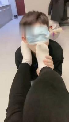 【梦涵小主】姐妹花群调兄弟狗-踩踏/提档/深喉【双视角版】 bf22086