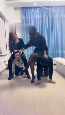 【梦涵大人】姐妹俩玩弄父子狗【双视角版】 bf22055