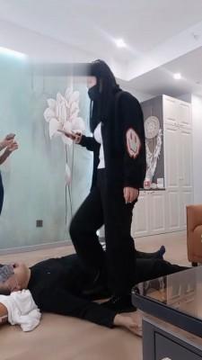 【安可】邻居两姐妹踩虐业主【双视角完整版】 bf21934