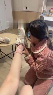 【橘子没熟】强制母畜舔脏鞋/舔发黄内裤/磕头【完整版】bf21963 【橘子没熟】强制母畜舔脏鞋/舔发黄内裤/磕头【完整版】bf21963