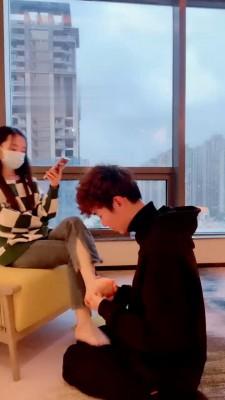 【子衿S】艺校女神诱惑师兄做狗【续集】 bf21943