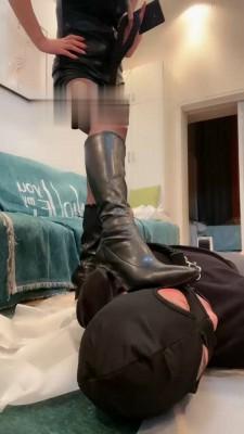 【思诺】超美御姐长靴黑丝蹂躏狗 bf21957