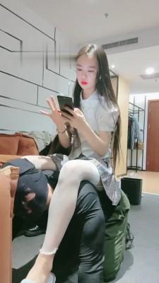 【护短S】萝莉主白丝脚底喂食 bf21881