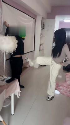【田甜圈】体校女神暴力踢打踹绿毛狗 bf21720