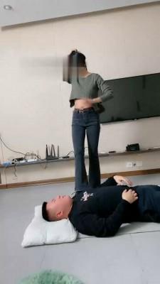 【麋鹿银儿】素人姐妹暴力虐打出气调 bf21836