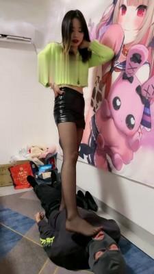 【ccyouer】黑丝脚全体重踩踏 bf21658