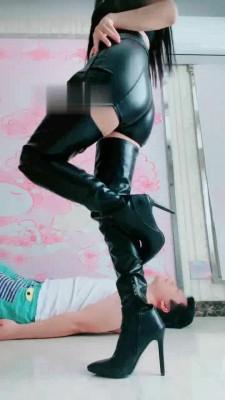 【兔粉粉】皮靴全体重踩踏跳舞 bf21681