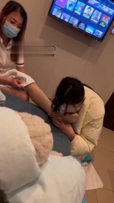 【橘子没熟】足浴店当着技师面调女奴 bf21667