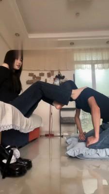 【田甜圈】拴狗遛弯高跟踩脸 bf21650