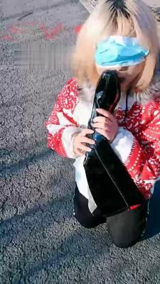 【十三妹】户外大坝旁溜母狗 bf21556