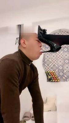 【领主老大】女老板惩罚业绩不好两员工 bf21511