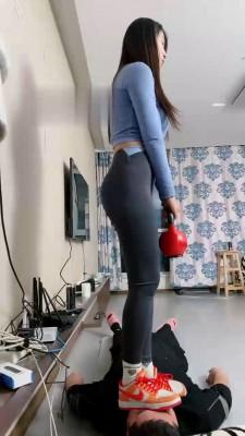 【麋鹿银儿】当着素人面tj-踩踏/骑马/虐打 bf21514