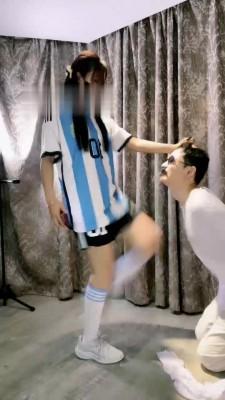 【若依】诱惑-足球宝贝踢踹黑鬼【完整版】 bf21525