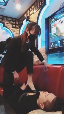 【雪琪琪】双S-KTV女服务员蹂躏客人【双视角版】 bf21434