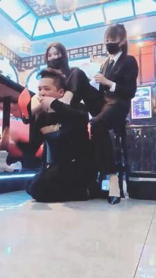 【雪琪琪】双S-KTV女服务员蹂躏客人【双视角版】 bf21434