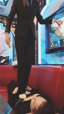 【雪琪琪】双S-KTV女服务员蹂躏客人【双视角版】 bf21434