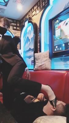 【雪琪琪】双S-KTV女服务员蹂躏客人【双视角版】 bf21434