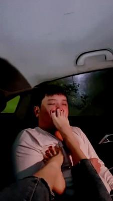 【莫妮卡】车内让司机舔脚伺候 bf21468