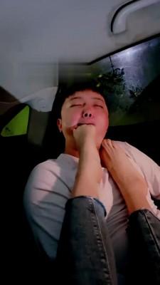 【莫妮卡】车内让司机舔脚伺候 bf21468