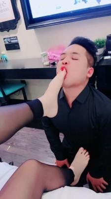 【西西小主】带素人女同事虐老板【双视角版】 bf21386 【西西小主】带素人女同事虐老板【双视角版】 bf21386