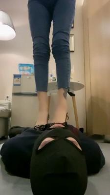 【路子】高跟鞋踩踏+恋足+耳光 bf21396