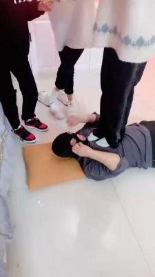 【精神小妹】教多名素人学生主玩sm bf20129