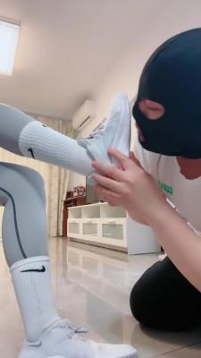 【若依】运动女神白袜裸足气味羞辱 bf20128