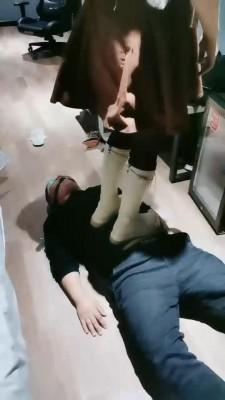 【甜桃】各种鞋子踩虐强迫舔 bf22054